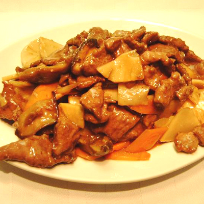 Ternera con bambú y setas