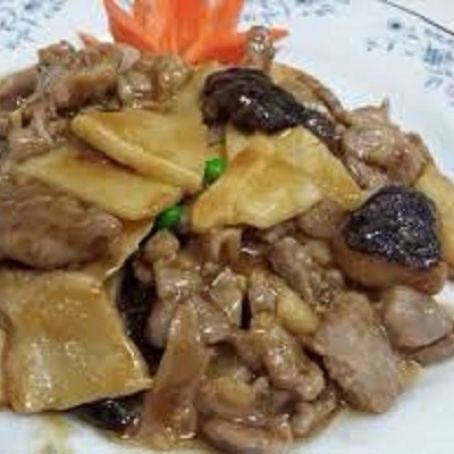 CERDO CON BAMBÚ Y SETAS