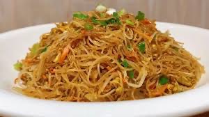 FIDEOS DE ARROZ CON TRES DELICIAS